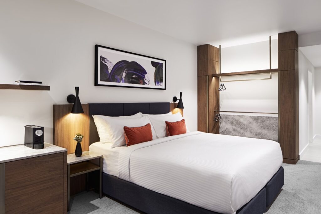 Crowne plaza darling harbour accessible accommodation sydney