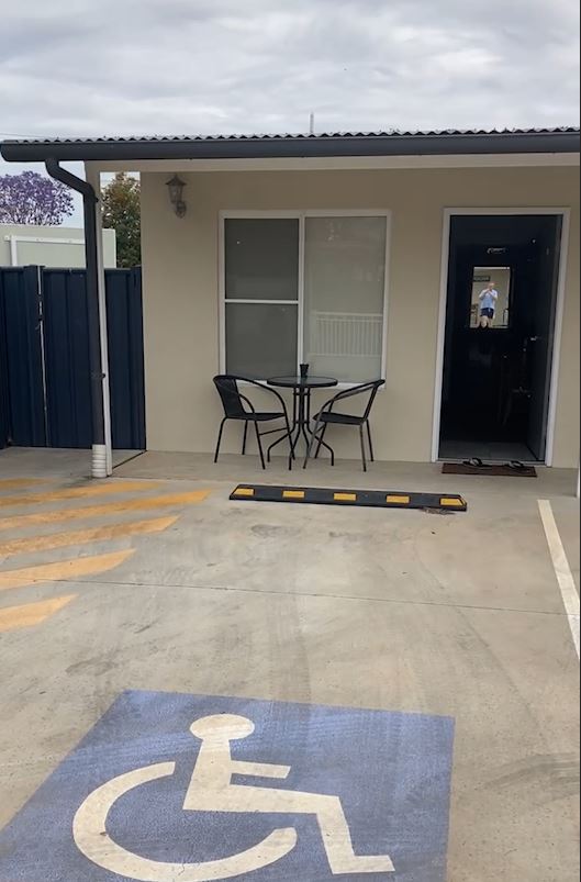 Accessible Accommodation Gunnedah lodge Motel has 2 accessible motel rooms , Roll in shower, grab rails and glide under vanity