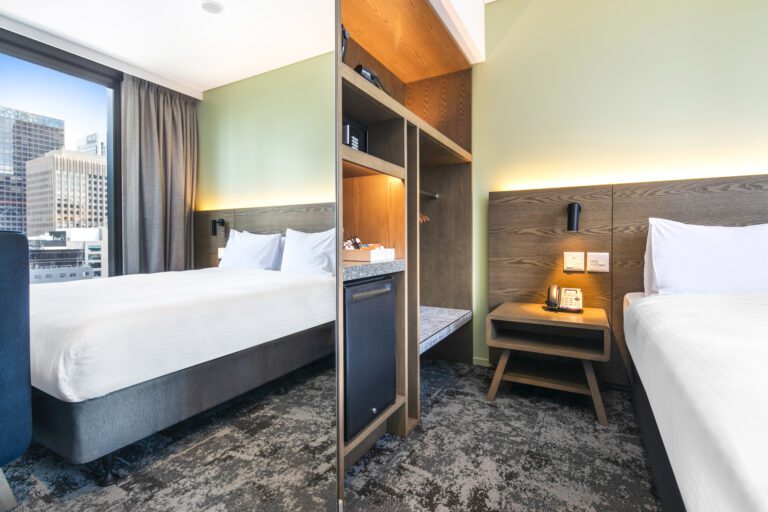 ACCESSIBLE ACCOMMODATION MELBOURNE Holiday Inn Express Little Collins
